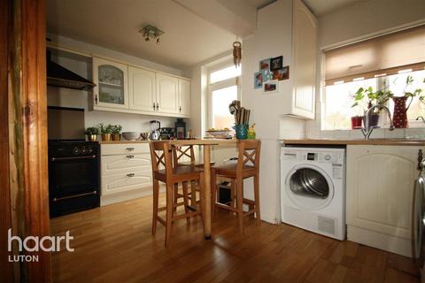 4 bedroom semi-detached house to rent, Stanford Road, Luton