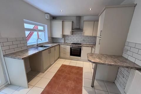 3 bedroom terraced house to rent, Kinley Street, St Thomas, Swansea.  SA1 8HE