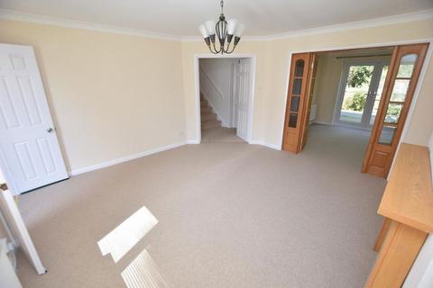 4 bedroom detached house to rent, 3 Cotswold Gardens , Downswood