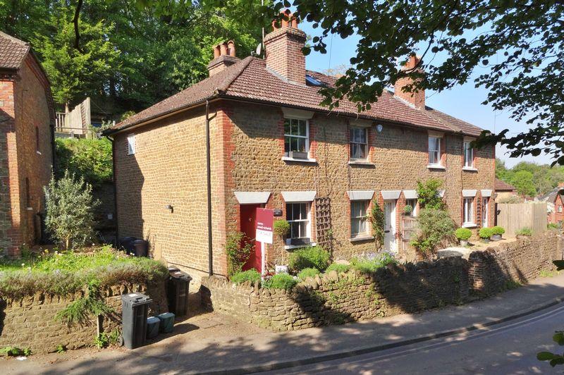 Brighton Road, Godalming 2 bed end of terrace house £360,000