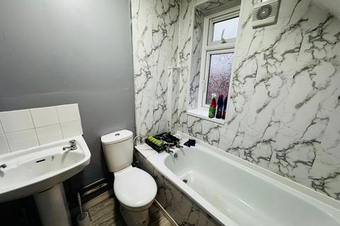 3 bedroom semi-detached house to rent, Tanfield Road, Dudley, DY2 8XF
