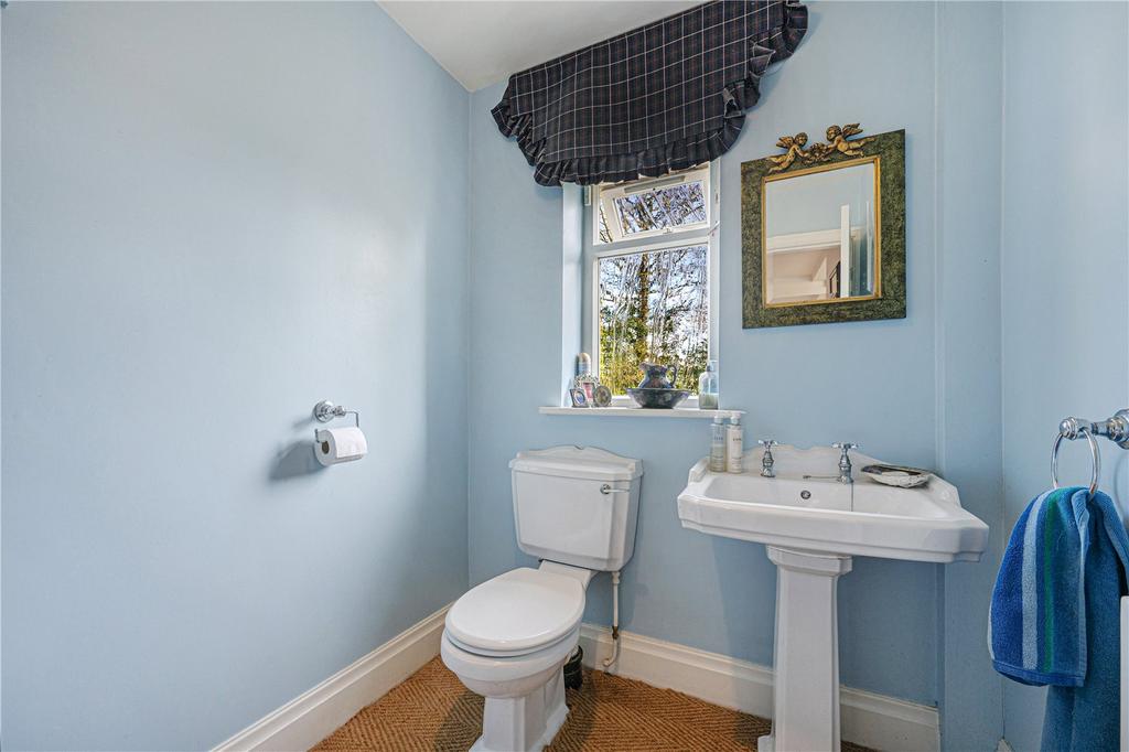 2pc Cloakroom