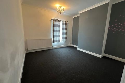 3 bedroom terraced house to rent, Malt Mill Lane, Halesowen B62