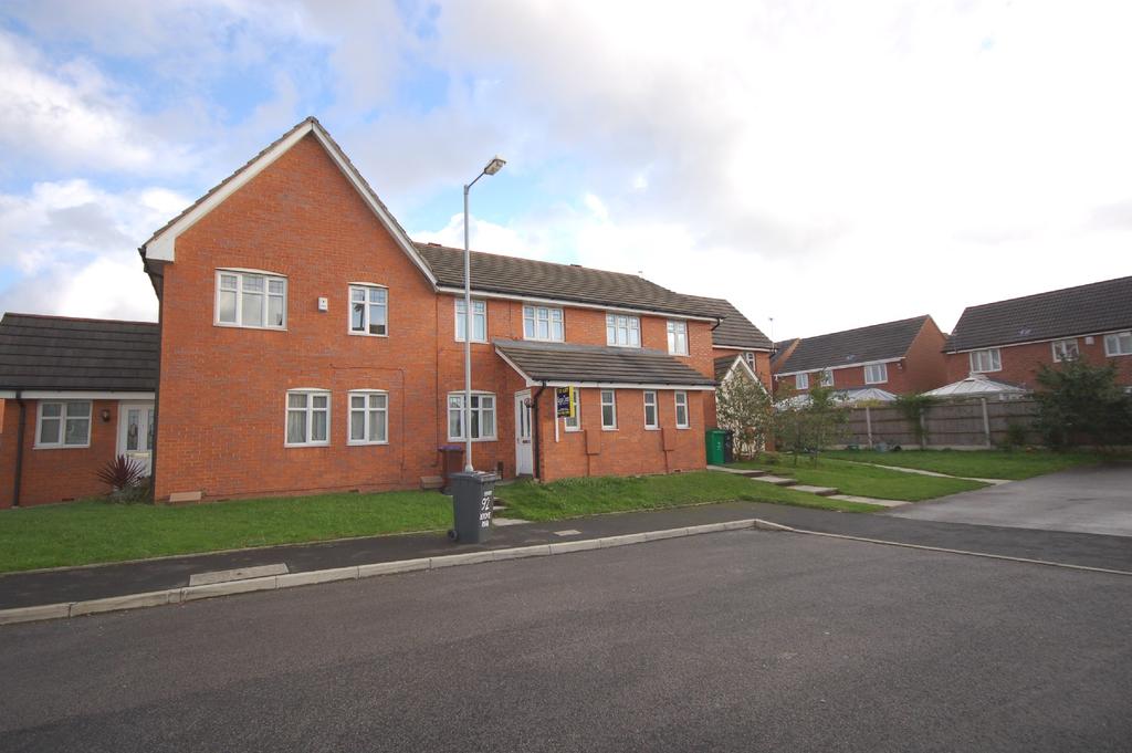 92 Devoke Road, Woodhouse Park, Wythenshawe M22 3 bed mews £700 pcm (£162 pw)
