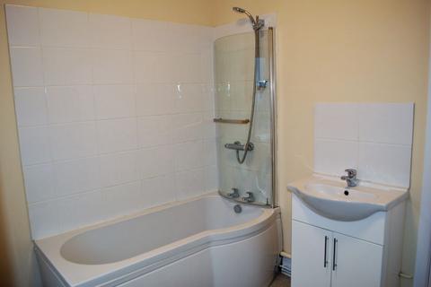 1 bedroom apartment to rent, Woodlands Road, Chippenham Wiltshire inclusive of water rates.