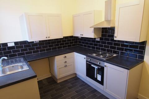 2 bedroom terraced house to rent, Stoney Street, Bb11