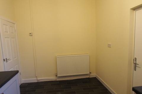 2 bedroom terraced house to rent, Stoney Street, Bb11