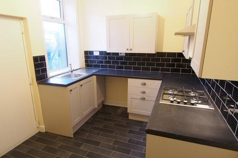 2 bedroom terraced house to rent, Stoney Street, Bb11