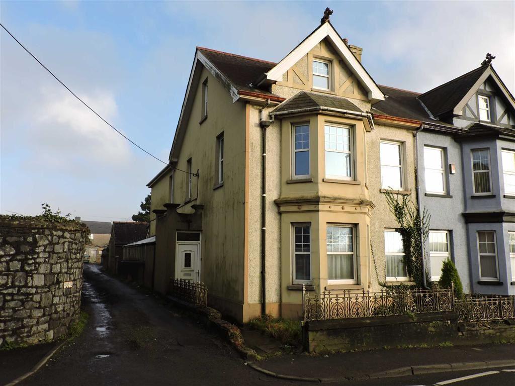 Morfa Lane, Carmarthen 4 bed semidetached house £200,000
