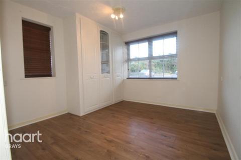 2 bedroom flat to rent, Merlin Close, Grays