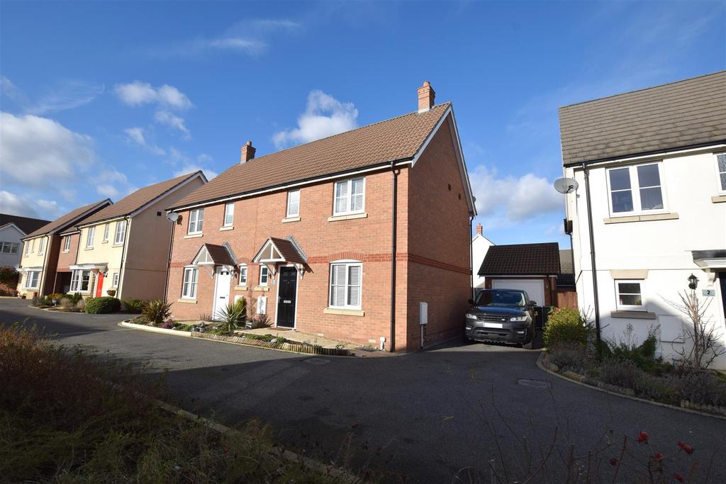 Thrumble Close, Mayland, Essex 3 bed semidetached house £325,000