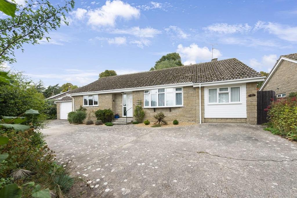 Kings Close, Longburton, Sherborne, Dorset, DT9 3 bed bungalow for sale £525,000