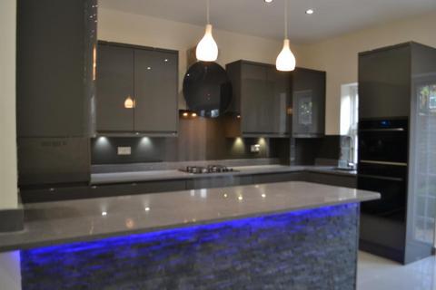 4 bedroom terraced house to rent, Silverleigh Road, Thornton Heath, London, CR7 6DU