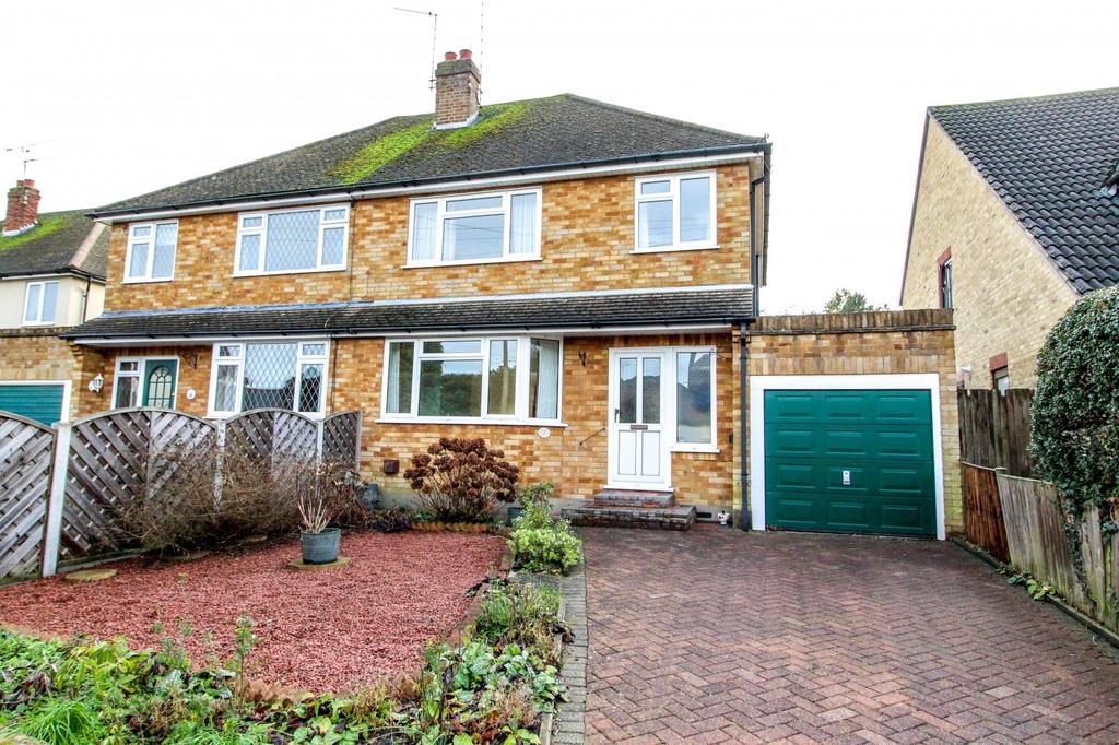 The Chase, Ingrave, Brentwood, Essex, CM13 3 bed semidetached house
