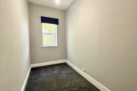 2 bedroom apartment to rent, Kirkgate, Birstall