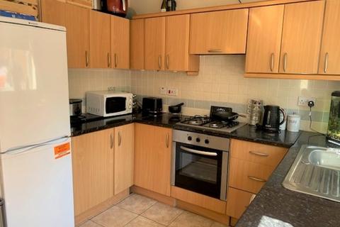 2 bedroom terraced house to rent, Stonedene Court, Heckmondwike