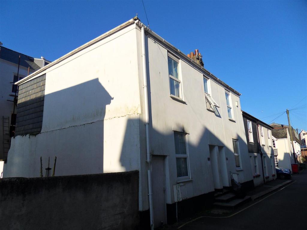 Lake Street, Dartmouth 3 bed house £595 pcm (£137 pw)