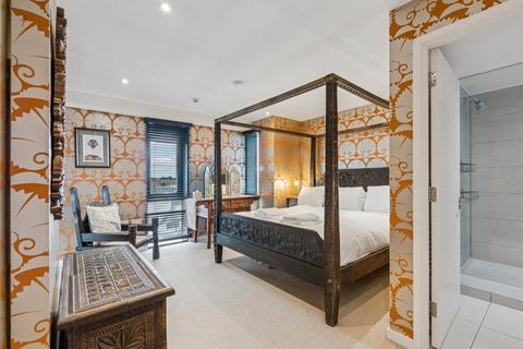 2 bedroom flat for sale, Hardwicks Square, London