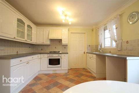 2 bedroom semi-detached house to rent, Half Mile Road, Norwich
