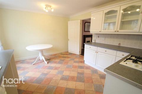 2 bedroom semi-detached house to rent, Half Mile Road, Norwich