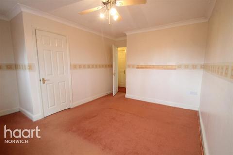 2 bedroom semi-detached house to rent, Half Mile Road, Norwich