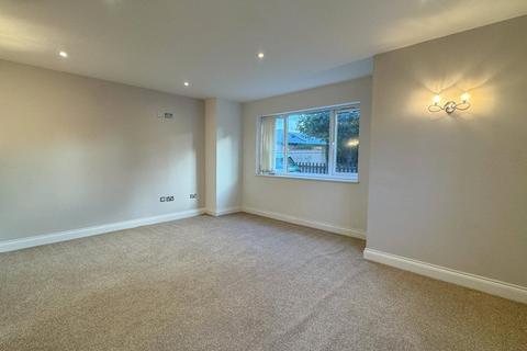 5 bedroom detached house to rent, The Squires, Bury Road, Kentford, Suffolk, CB8