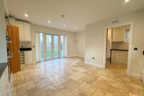 5 bedroom detached house to rent, The Squires, Bury Road, Kentford, Suffolk, CB8