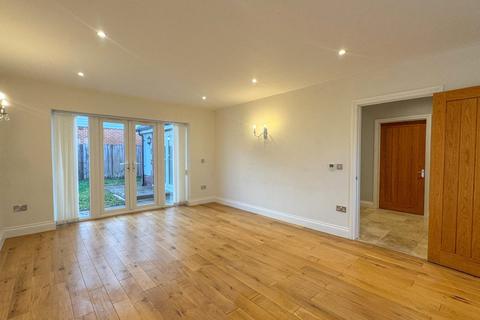 5 bedroom detached house to rent, The Squires, Bury Road, Kentford, Suffolk, CB8