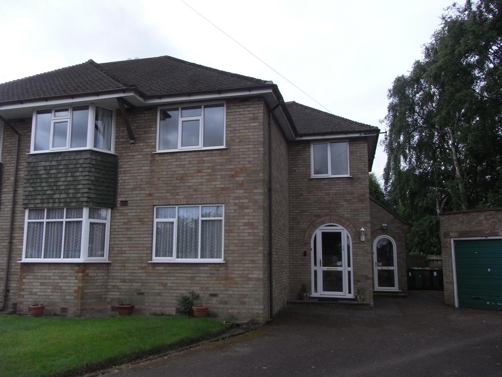 Derwent Close, Streetly, Sutton Coldfield B74 2 bed flat £650 pcm (£