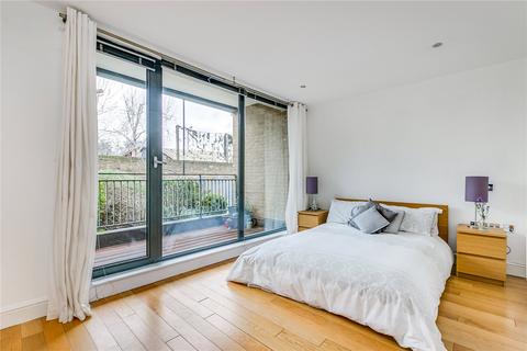 3 bedroom maisonette to rent, Sheringham Road, Islington, London