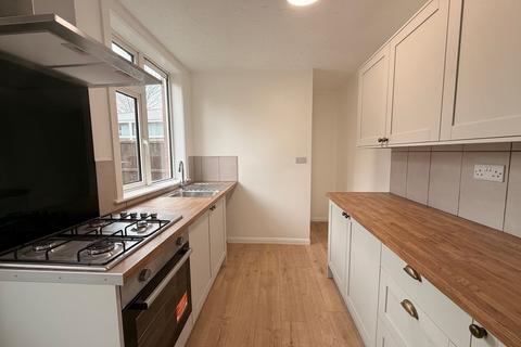 3 bedroom semi-detached house to rent, Badger Avenue, Crewe