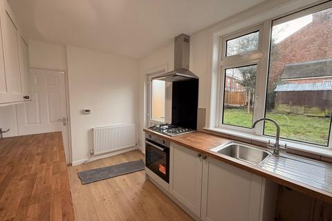 3 bedroom semi-detached house to rent, Badger Avenue, Crewe