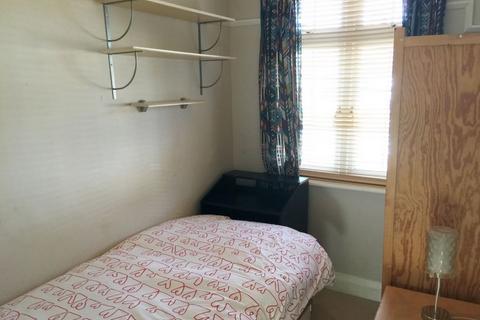 1 bedroom in a house share to rent, Bamford Road, Bromley, BR1