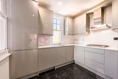 3 bedroom flat for sale, St Hilda's Mount, Marsh Lane, Mill Hill, NW7