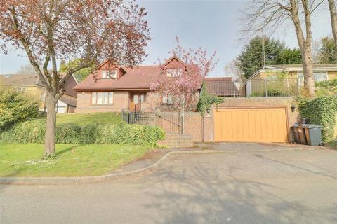 4 bedroom detached house to rent, Highland Road, Purley