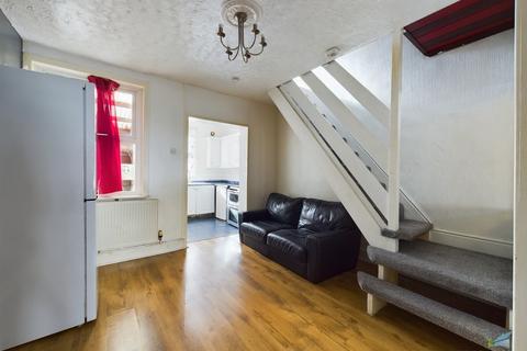 2 bedroom terraced house to rent, Elmswood Road, Wirral CH42