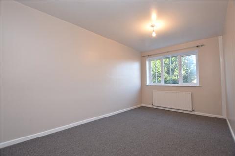 3 bedroom semi-detached house to rent, Oakdene Court, Leeds, West Yorkshire