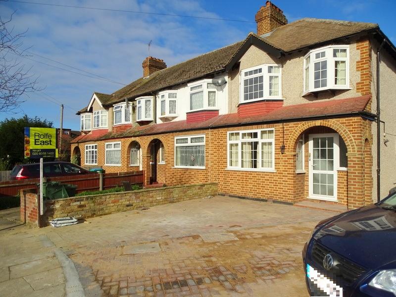 Wills Crescent, Whitton, Hounslow 3 bed house £1,425 pcm (£329 pw)