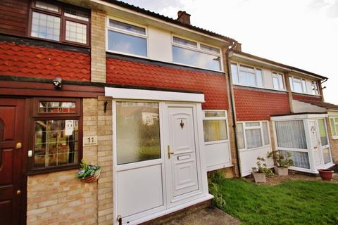 3 bedroom terraced house to rent, North Dene, Chigwell
