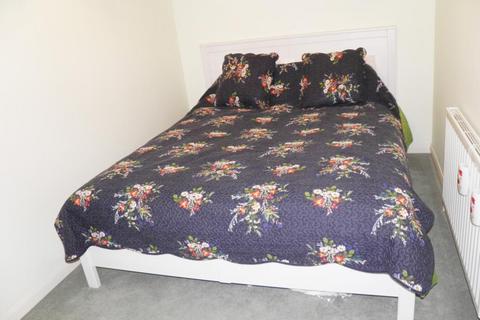 2 bedroom end of terrace house to rent, Somerford Way, London SE16