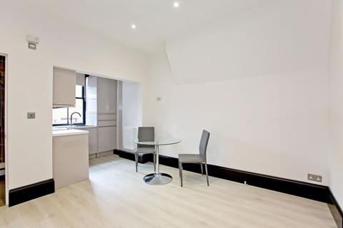 Studio to rent, Rosslyn Hill, Hampstead NW3