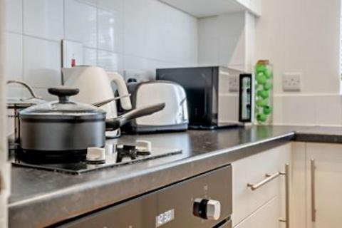 Studio to rent, Hill Street, Mayfair, W1J