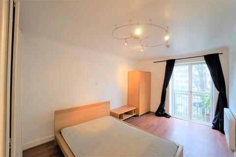 2 bedroom apartment to rent, Bishops Court, Bishops Bridge Road London