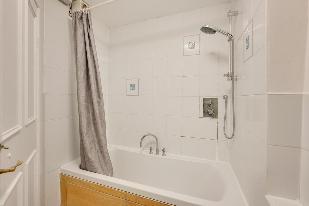 Bathroom ()
