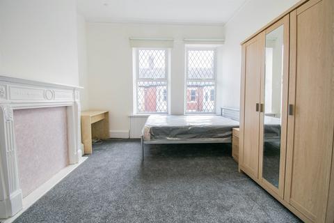 6 bedroom terraced house to rent, Larkspur Terrace, Jesmond, Newcastle Upon Tyne