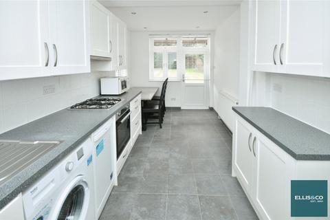 3 bedroom semi-detached house to rent, Lynton Mead, Totteridge, N20