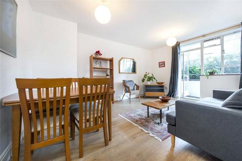 3 bedroom flat to rent, John Aird Court, Porteus Road, London