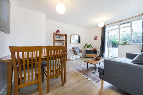 3 bedroom flat to rent, John Aird Court, Porteus Road, London