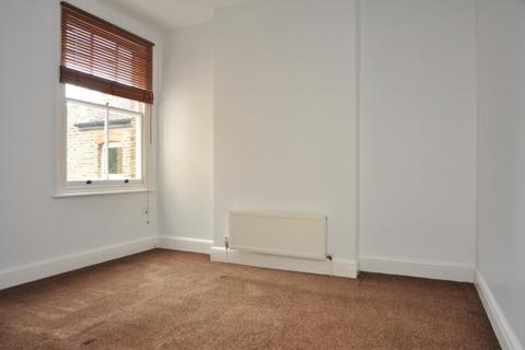 3 bedroom apartment to rent, Osborne Road, London, N13