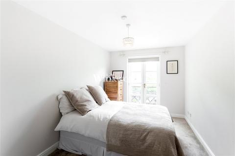 5 bedroom terraced house to rent, Carlisle Place, London, N11